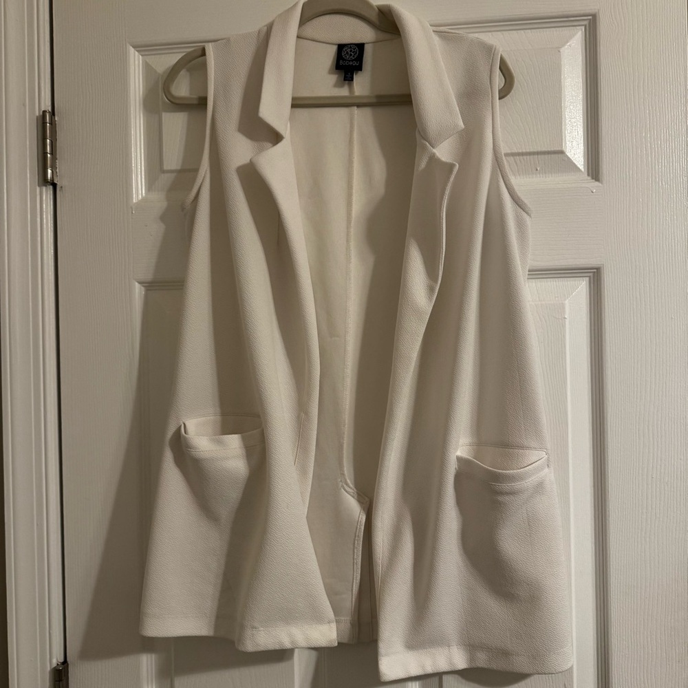 Bobeau White Sleeveless Vest